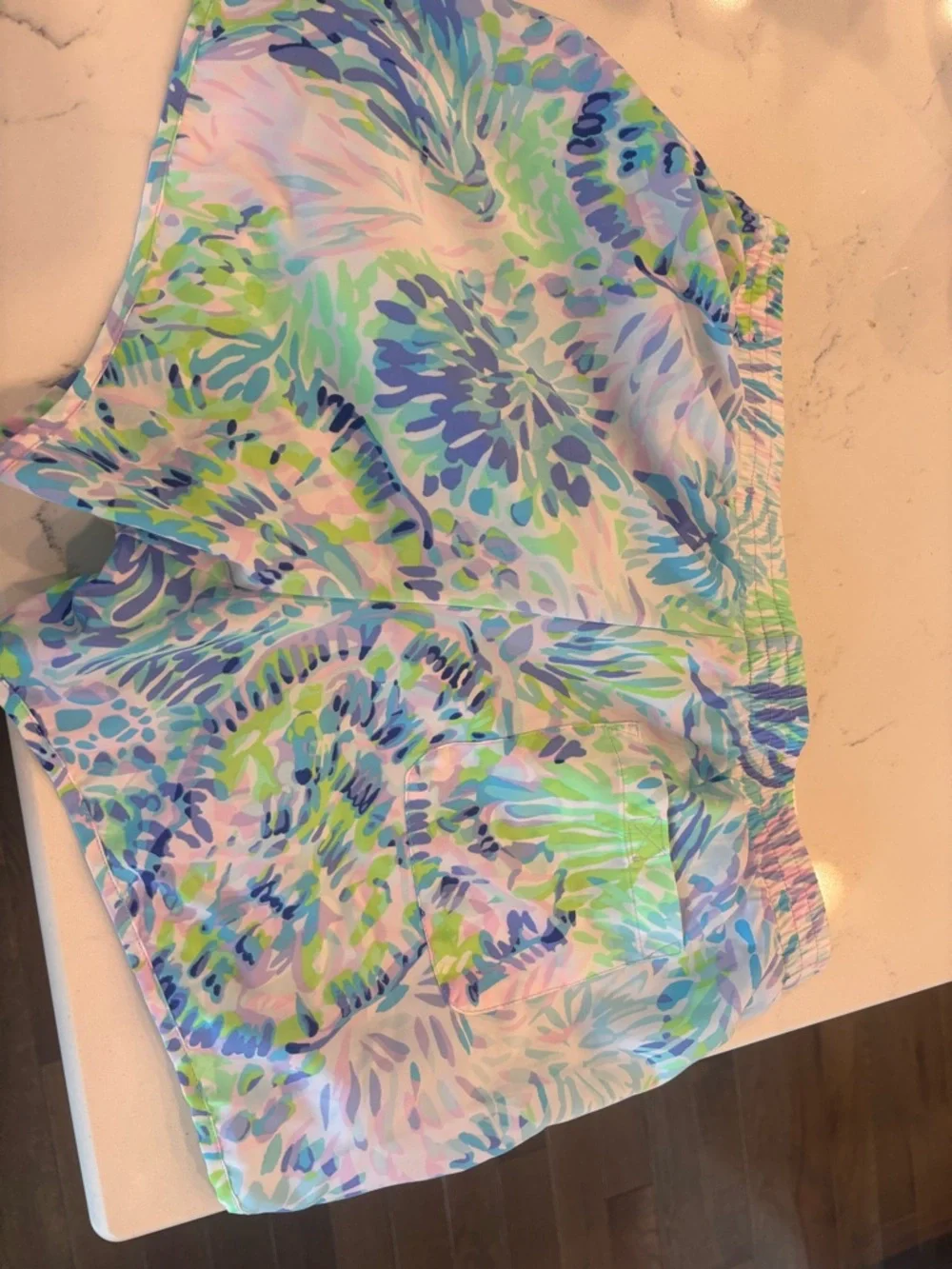 Women’s Lilly shorts size medium pull
On never worn - Picture 3 of 4